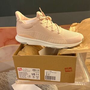 NWT in box Fitflop Women's Rose Knit Athletic Sneaker